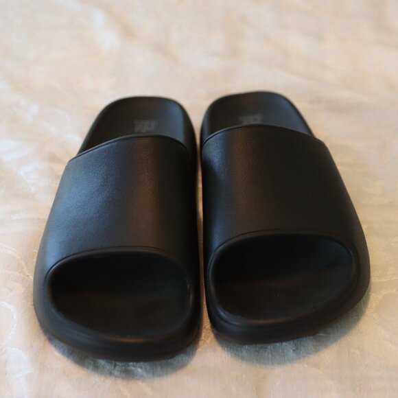 Wild Fable Black Robbie Slide Lightweight Foam Construction Size 9 Black - Picture 3 of 10